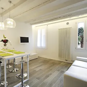 https://cannaregio-apartments-faville.hotelinveneto.com